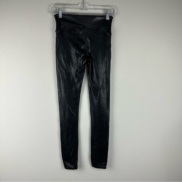 Spanx Black Pebbled Faux Leather Leggings Size Small - Picture 3 of 7